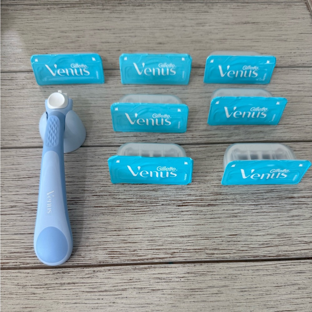Gillette Venus Blue Razor with Cartridges